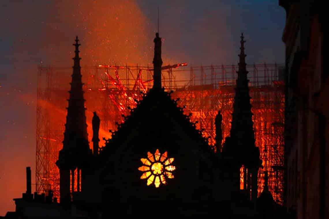 APTOPIX_France_Notre_Dame_Fire_68392.jpg